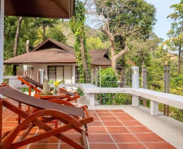 Двухместный номер Pavillion Deluxe с видом на море двуспальная кровать в Baan Krating Phuket Resort