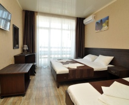 Трёхместный номер Standard с балконом в Валекс