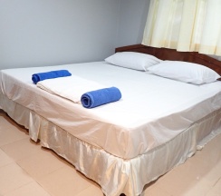 Двухместный номер Standard с видом на сад двуспальная кровать в Baan Kasirin Resort Pattaya Beach