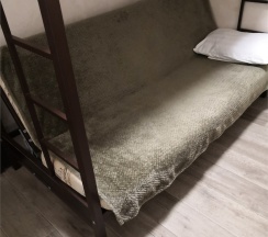 Трехместный номер с двуспальной и односпальной кроватями эконом- класса в Шале