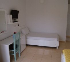Трёхместный номер Standard с балконом и с видом на море в Hotel Saranda