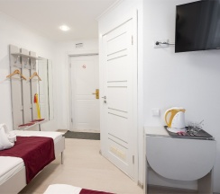 двухместный номер с двумя раздельными кроватями в Iq hotel