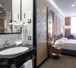 Двухместный номер Superior с красивым видом из окна двуспальная кровать в Reikartz Sky Алматы