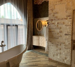 Комната в замке с одной кроватью и ванной в Валерия