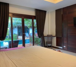 Двухместная вилла с видом на бассейн двуспальная кровать в Howard Johnson by Wyndham Phuket Naiyang