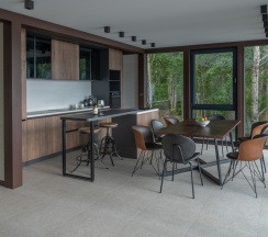 Семейный коттедж с красивым видом из окна в Абракадабра