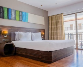 Двухместный номер Standard Central Building (двуспальная кровать) в Отель Holiday Inn Resort Phuket Karon Beach by IHG