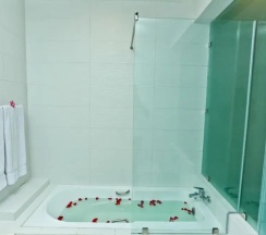 Двухместный номер Superior с частичным видом двуспальная кровать в Golden Star Beach Hotel