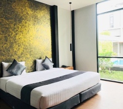 Двухместный номер Deluxe с видом на бассейн двуспальная кровать в Vismaya Suvarnabhumi Hotel