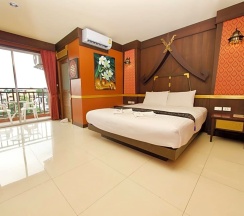 Двухместный номер Standard с балконом двуспальная кровать в 99 Residence Patong