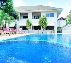 Двухместный номер Standard с видом на бассейн двуспальная кровать в Lamai Inn 99 Bungalows