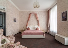 Люкс с двуспальной кроватью «king-size», балконом, джакузи в Kravt Sadovaya Hotel