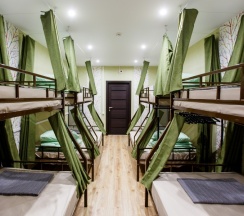 Мужской номер на 8 человек. Нижнее место (ширина 120 см.) в Nice hostel Crocus