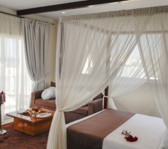 Двухместный номер Honeymooners с видом на море двуспальная кровать в Seagull Beach Resort Families & Couples Only - All Inclusive