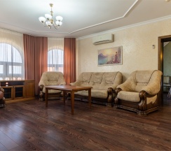 Премиум с кухней (Трехкомнатный 4-х местный номер без балкона) в Odeon