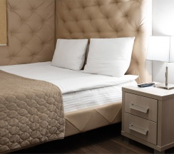 Номер стандарт с окном, выходящим во внутренний холл отеля (без естественного освещения) в Travel Passage