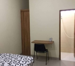 Одноместный номер Standard в OYO Life 92779 Kost Arjuna