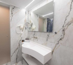 Трёхместный номер Standard в Modern Luxury Hotel