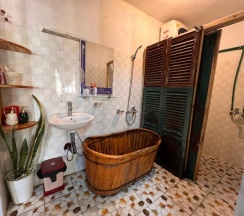 Двухместный номер Standard с видом на сад двуспальная кровать в Saigonese Trekking House - Hostel