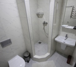 Трёхместный номер Standard с балконом и с красивым видом из окна в Каскад