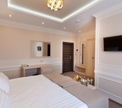 Первая категория (Комфорт с одной двуспальной или двумя односпальными кроватями) в Chocolatier