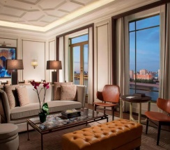 Двухместный люкс St. Regis с балконом двуспальная кровать в The St. Regis Astana