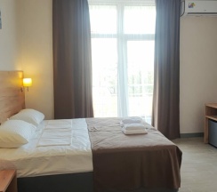 Двухместный номер с балконом с видом на улиц в Amina