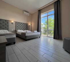 Улучшенный трехместный номер 2-3 этаж в Moon