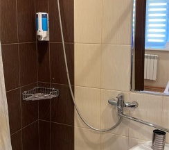 апартаменты номер-студио (ИНДИВИДУАЛЬНЫЙ САНУЗЕЛ ВНЕ НОМЕРА, переулок Кирова, 3, этаж 1) в Everest