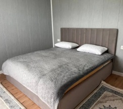 Двухместный номер Comfort с балконом и с видом на горы двуспальная кровать в Kolsay Room