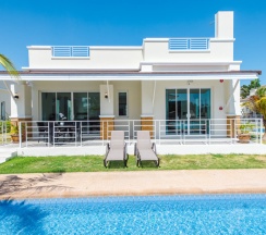 Вилла Superior с 3 комнатами с красивым видом из окна в Отель The Oriental Beach Pearl