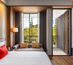 Двухместный номер Deluxe с видом на бассейн двуспальная кровать в Villa Deva Resort & Hotel Bangkok