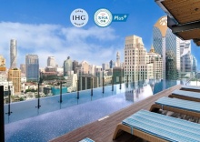 Одноместный номер Standard с видом на город двуспальная кровать в Hotel Indigo Bangkok Wireless Road, an IHG Hotel