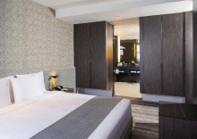 Люкс с видом на город в Holiday Inn Bangkok Sukhumvit, an IHG Hotel