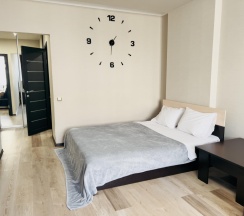1-комнатные апартаменты улучшенные в Smile Apartments (Смайл Апартментс) на улице Жмайлова 4Г
