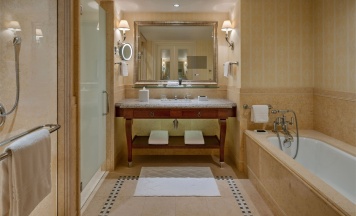 Премиум с террасой King в Four Seasons Hotel Lion Palace St. Petersburg