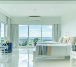 Двухместный люкс с частичным видом на море двуспальная кровать в Cera Resort Chaam