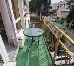 Апартаменты с балконом и с красивым видом из окна в У дяди Володи