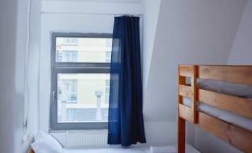 Трехместный номер с окном в Петя и волк