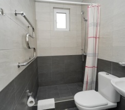 Двухместная комната с двуспальной кроватью в Чайка