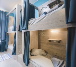 Кровать в общем номере в Евражки