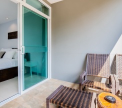 Студия Deluxe с балконом в Kata Tranquil Villa