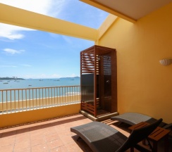 Двухместный клубный номер Grand двуспальная кровать в Dusit Thani Pattaya