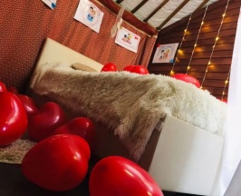 Четырехместный номер с 1 двуспальной или 2 односпальными кроватями в Золотая юрта