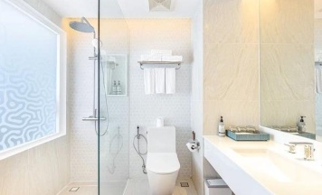 Двухместный номер Elite с балконом двуспальная кровать в Andaman Embrace Patong