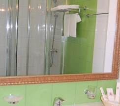 Номер стандарт улучшенный с 1 двуспальной кроватью в Аляска