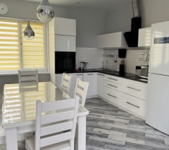 Большой коттедж с сауной на малой территори в Хитрый лис