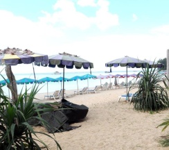 Коттедж с видом на воду в Ruan Mai Naiyang Beach Resort