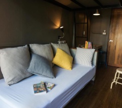 Двухместный номер Standard двуспальная кровать в In A Box Hostel
