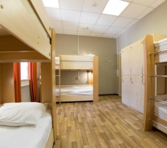 Кровать в общем женском 6-местном номере в Z Hostel